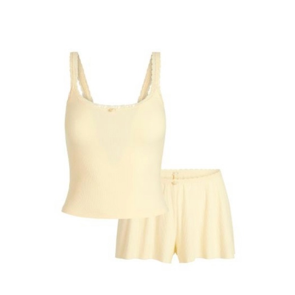 Skims women’s natural cami top and short set in yellow - Picture 1 of 9